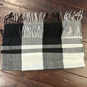 Women’s fashion wrap, buffalo check cashmere/polyester NWOT 26 1/2”X70 1/2”